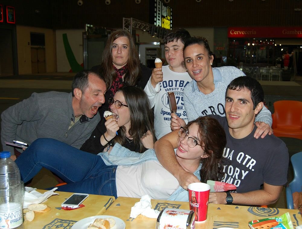 me encanta hacerte feliz ,sacar de ti la mejor de tus sonrisa y me encanta saber que contigo puedo ser yo misma