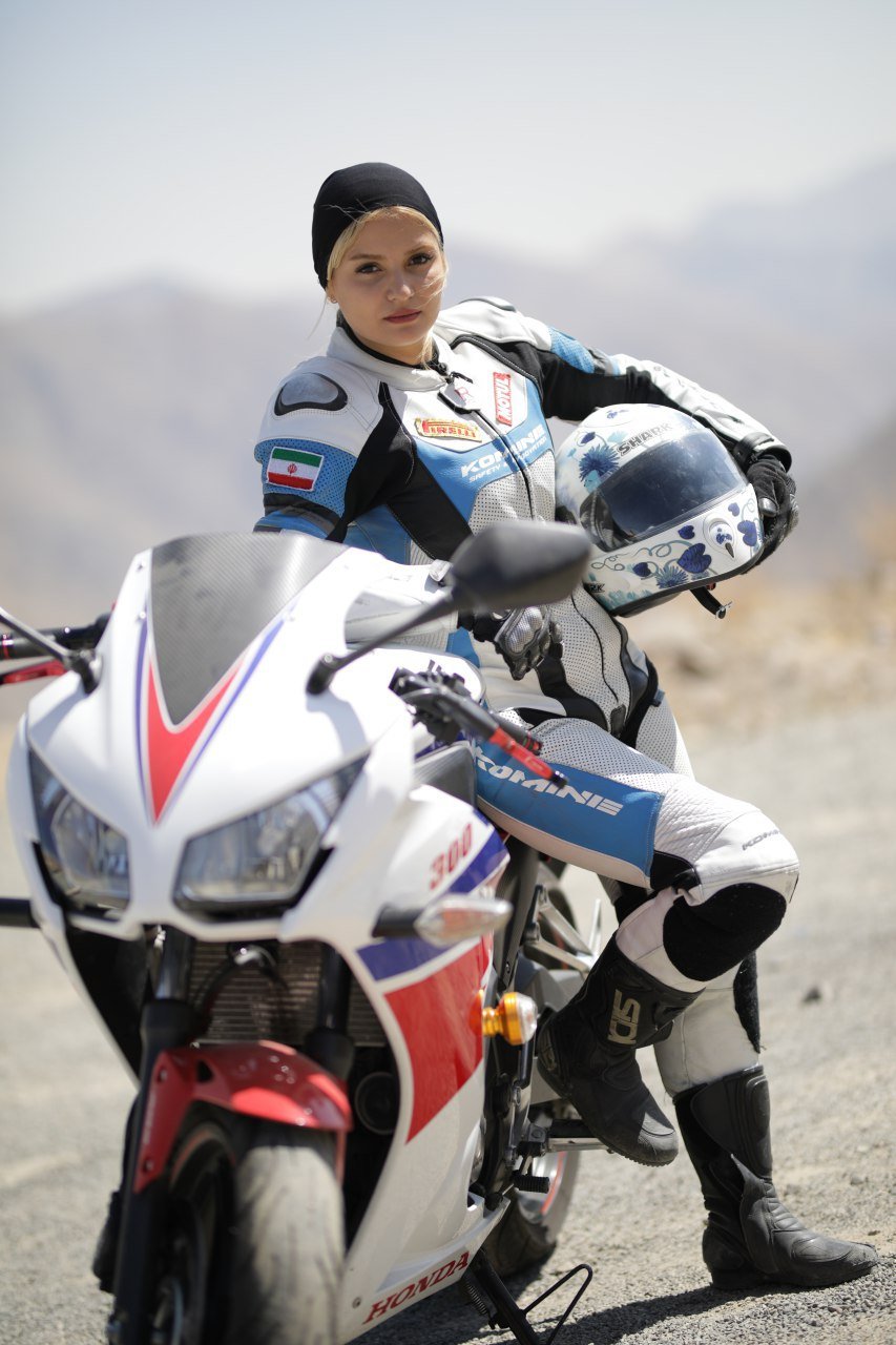 Iranian Motocross Rider&Road Racer    email:behnazshafiei16@gmail.com