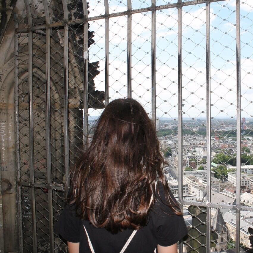 jennyxrsn's profile picture. I just want to photograph every moment of my life and discover the cities with my closest friends. That's all. 🌍📷