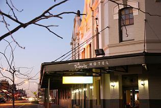 Friendly Hotel close to the Hunter Vineyards. Great Food, Great People!!