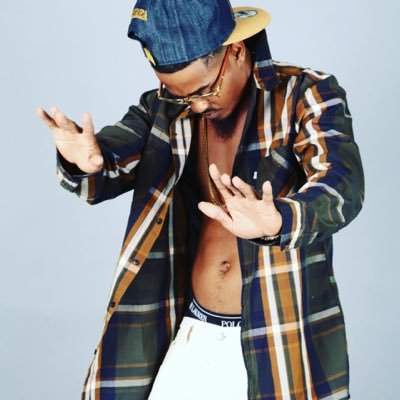 Florida Artist Lebron James Of the Rap Game A Waterboy💦💧where the Fuck 🖕🏽My Gatorade at 🍾🥃 #DisdatYoungballershit ⚾️🏀🏈⚽️ #Lawofattraction