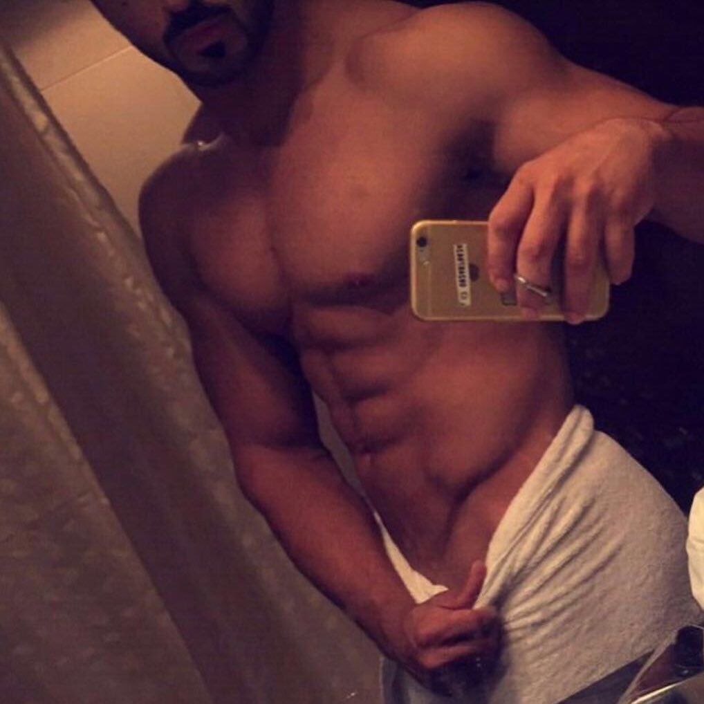 اماراتي من ابوظبي ٣٠ ،، ادور ناس فوق الثلاثين ،، الي يكلمني اقل من ثلاثين بسوي له بلوك
