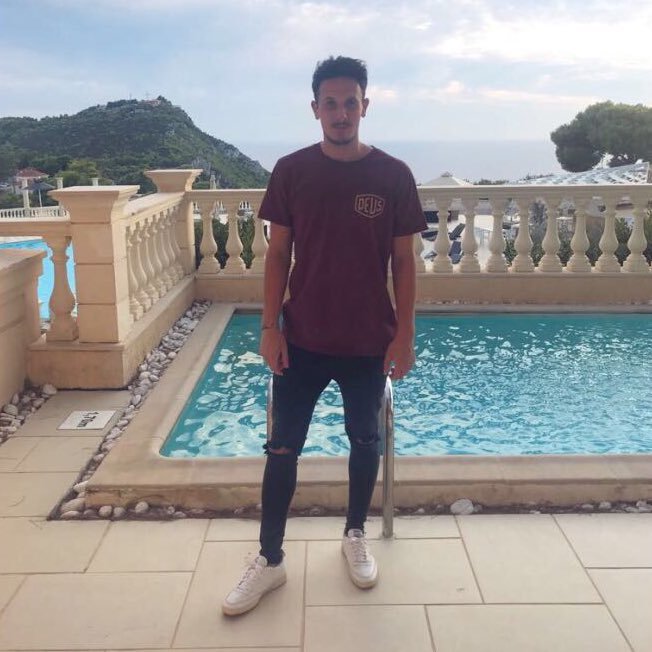 charl0589's profile picture. 