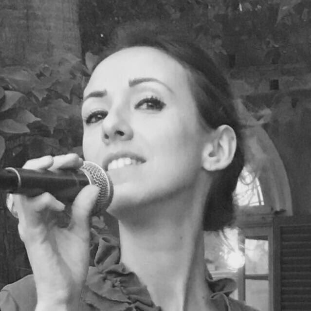 nina_barberis's profile picture. (she/her) 💼 #greenenergymaker @ergnow🏡#citofonareBarberis 🎼🎤 #ninachecanta🍾#franciacortalover