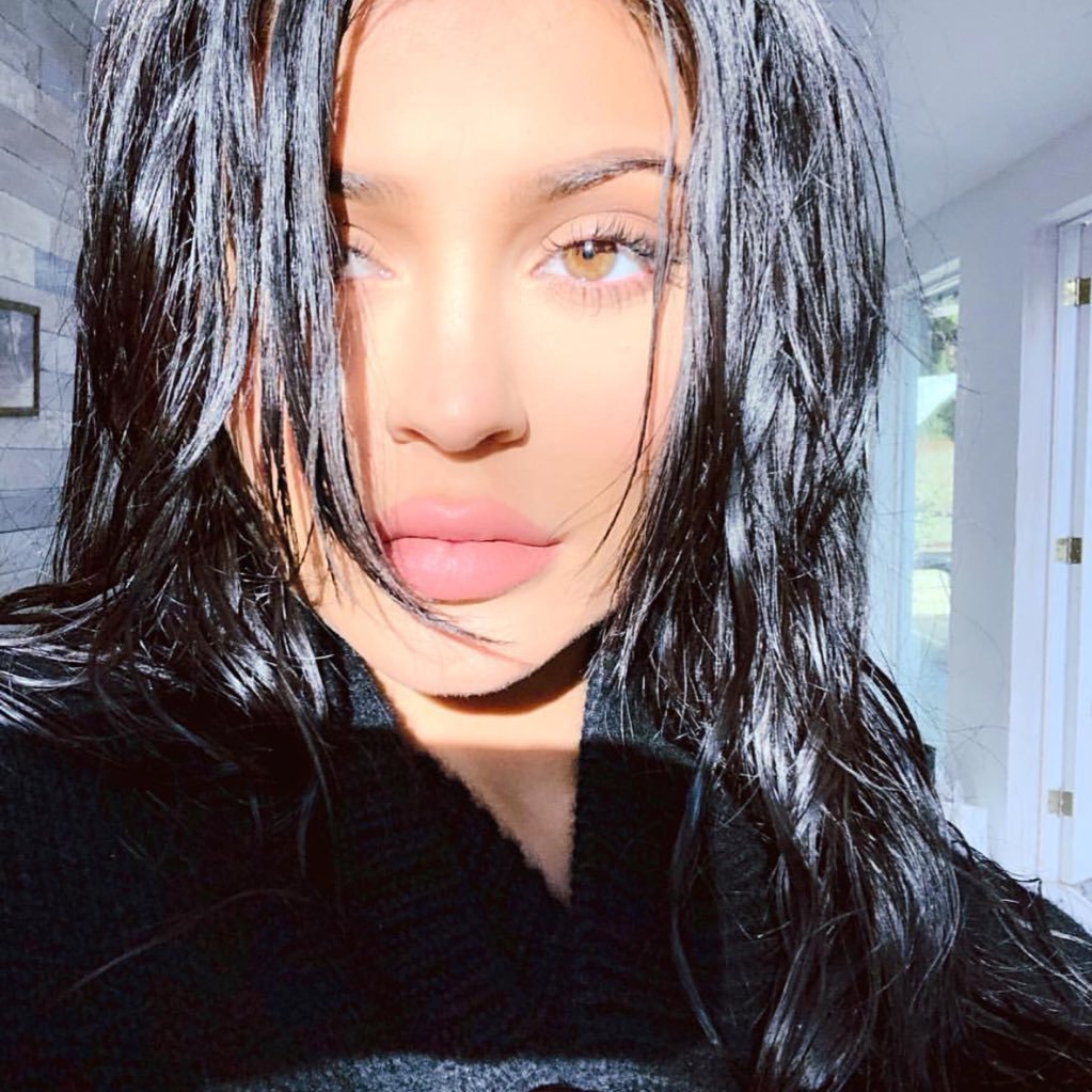 I try my best to support Kylie daily. I honestly couldn't imagine a life without her cause she have all my love ♡ Kylie follows