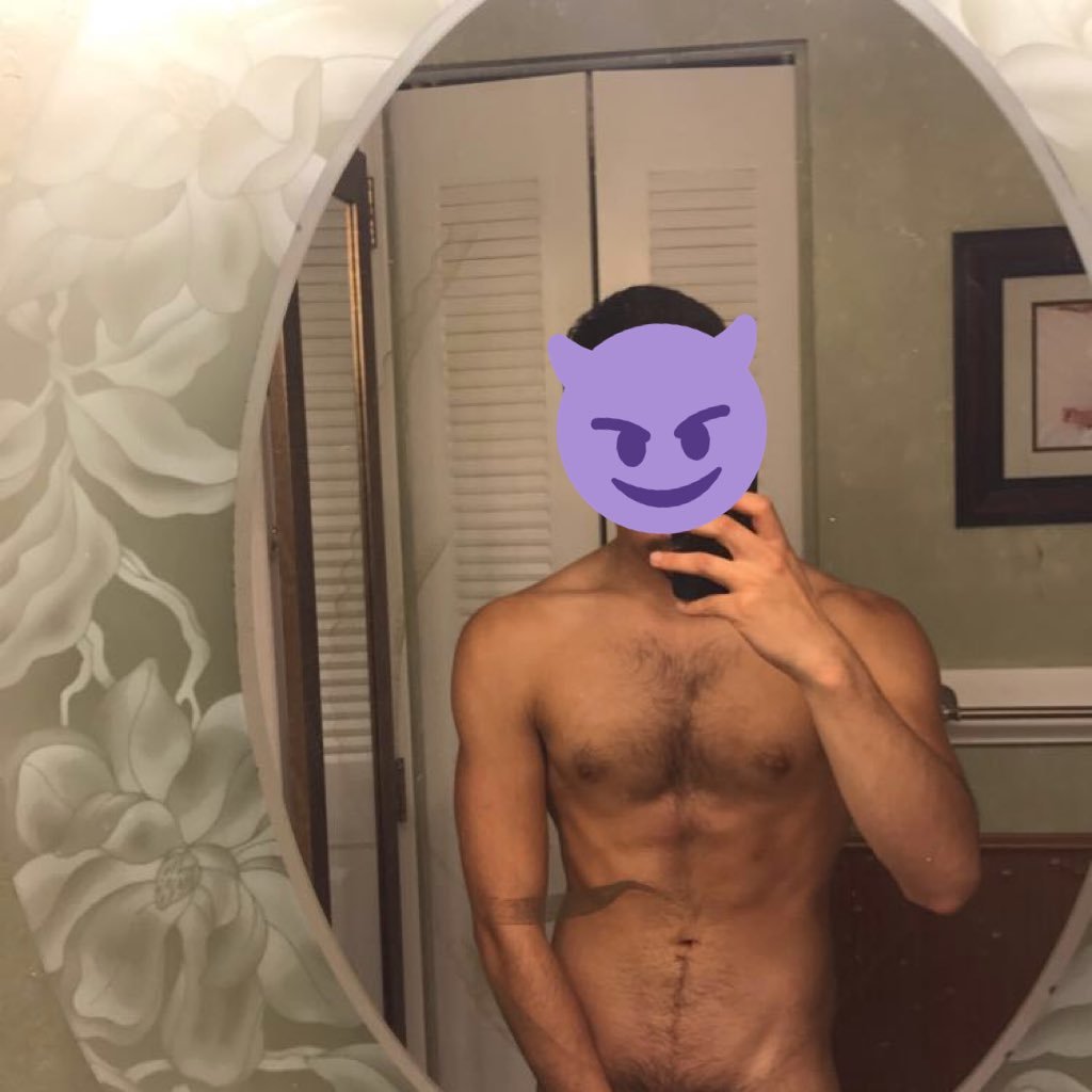 20 Fl hung college papi .Leo. Guy in the pic is me. let’s follow each other ;)