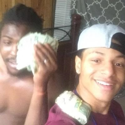 calimade
Libra♎ 〽money is the 〽otive.
👻||snapchat dewaynejackson
📷//kxdd_dxno