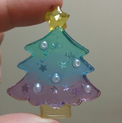 初めまして☆ロイ・プーです☆
#レジン で好きなジャンルをROY(犬、一息子（笑）)とマイペースに作っています☆委託販売＆通販サイト『川越ネコウサギ雑貨屋サク』→https://t.co/wffSUDdCA7  屋号→ちろりん村☆現在、#minne 出品準備中です(ง •̀ω•́)ง♡ＲＴ多め、無言フォロー(๑•ㅂ•) ok❢です☆