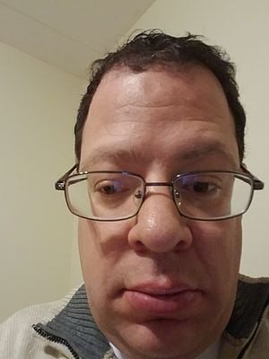 42: Single. Enjoys Football (Giants, Steelers), Baseball (Yankees) Ghost Acct for @dan081275 - NO NEW FOLLOWERS!!
