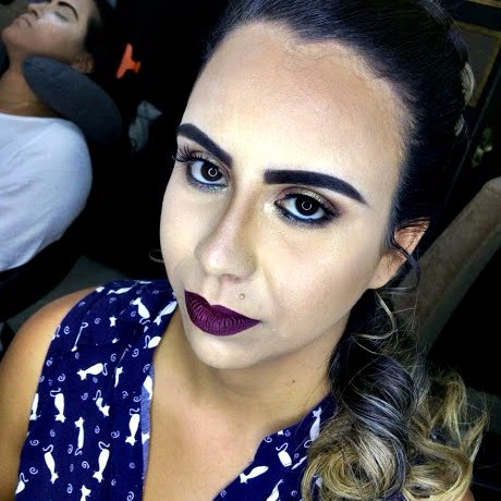 26, Enfermeira, Pós graduanda em Urgência, Emergência e UTI, Maceió-AL.