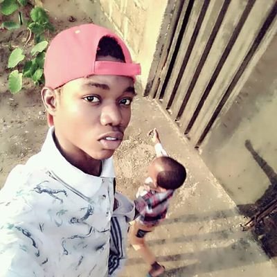 Am a guy with a simple life, I tangle with those who are ready to mingle