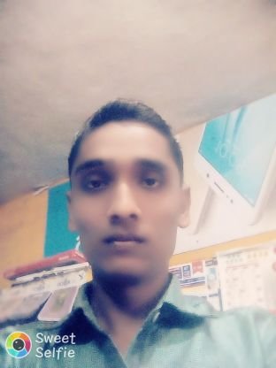 टूटे हुऐ काच कि तरह चकनाचुर हो गया किसी को लग न जाऊ इसलिऐ सबसे दुर हो गया