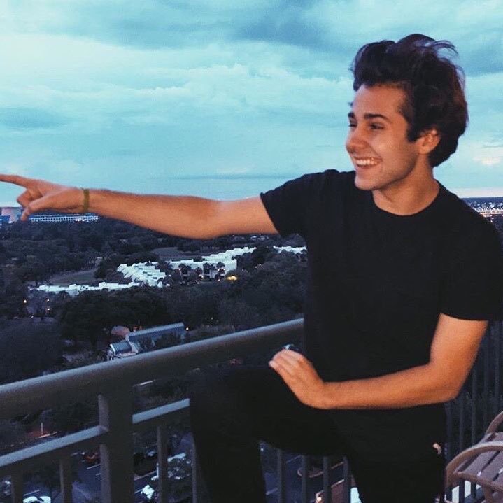 clickbaitcarla's profile picture. fan acc :)