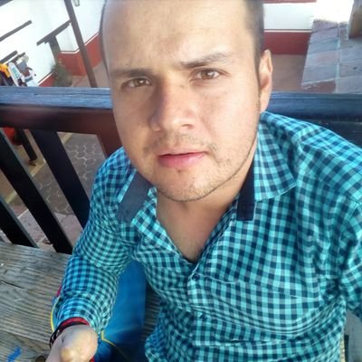 Trova-Rockero, amante de lo sencillo aunque soy un poco complicado, me gusta ser amigo, soy un buscador constante, amante de mi familia, un hombre leal.