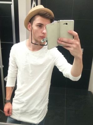 Pubg player.
Former offical member in BrutalFissure, Frontline, Paladins PS4.