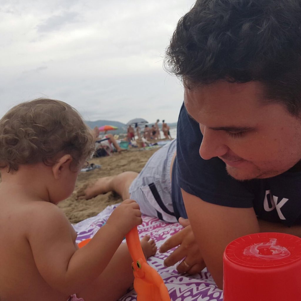Padre de Daniela y Diego. Administrativo en @santalucia_seg y Técnico Deportivo en Fútbol. Ex CD Móstoles URJC 12-19. volviendo a disfrutar...
