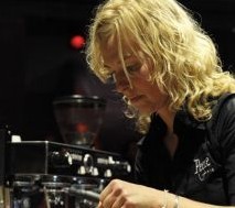 Barista_Peeze's profile picture. Latte Art Kampioen 2009 en nu volop in voorbereiding voor de wereldkampioenschappen in Londen!