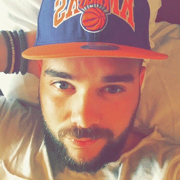 Vous rigolez parce que je suis différent,moi je rigole parce que vous êtes tous pareils. snapchat : duduuche Instagram : dudu_che
