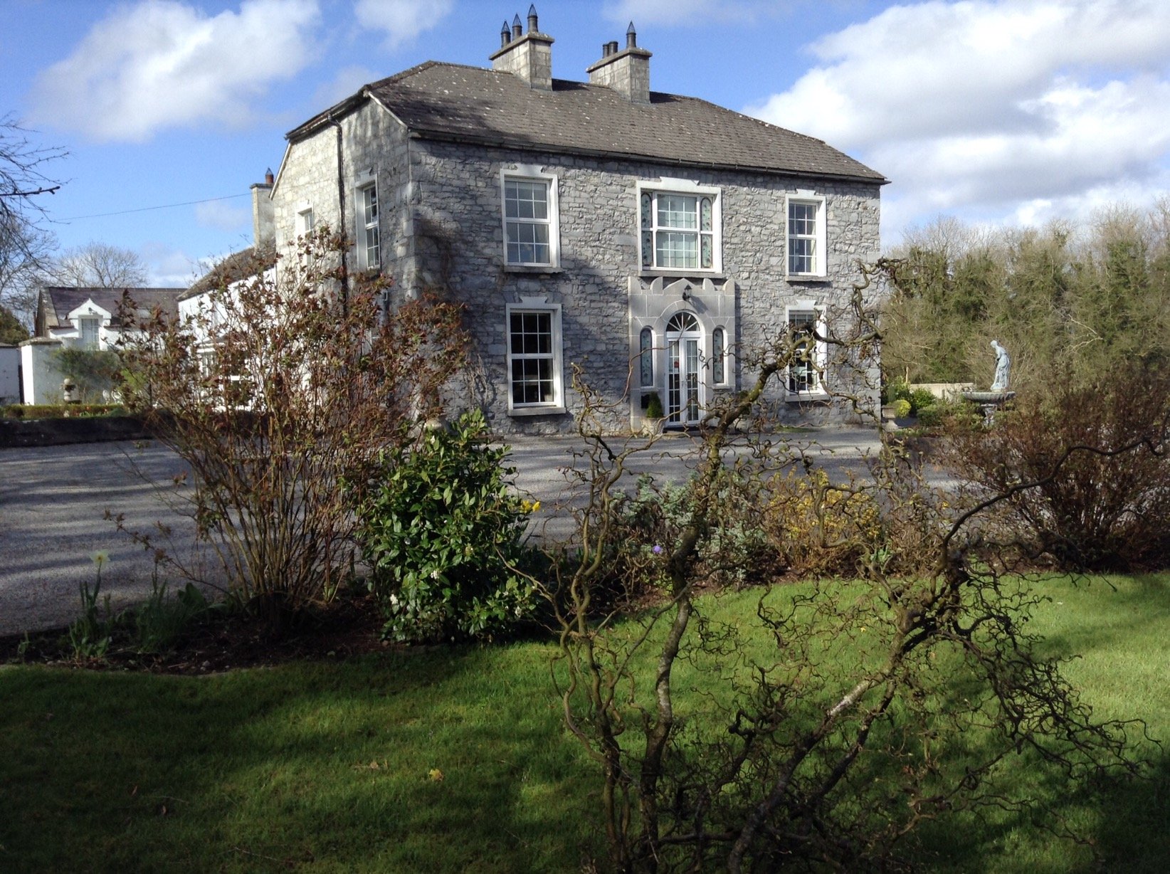 Lough Key House 5* B&B tripadvisor award winning As seen on TV's Francis &John Brennan'sAt Your Service. Stay in style on the edge of Lough Key Forest Park