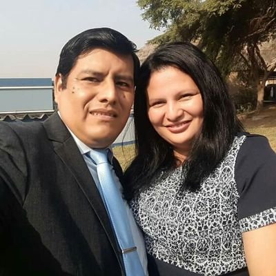 Pastor de la Iglesia Adventista del Séptimo Día del distrito Misionero Ciudad de Dios de la MPC Sur, junto a su querida esposita Anita Robles.