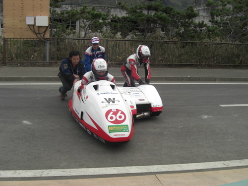 又の名はヒゲソク。バブル時代を大学生で過ごした世代の土地家屋調査士。2007マン島ＴＴサイドカーパッセン。