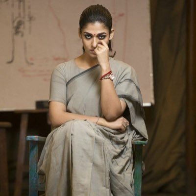 என் இதய ஊருக்குள் உலக அழகன்  'நீ' உன் காதல் தேசத்துக்குள் குறும்பு தேவதை 'நான்'