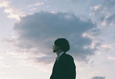 ShiXiaoYu0777's profile picture. “1萬小時的錘煉是任何人從平凡變成世界級大師的必要條件。” 你把時間花在哪裡，最後的收穫就在哪裡。#平生只對吃喝玩樂感興趣 #擁抱小確喪 #喜歡哲學 #集合吧動物森友會 （人之胸腸有小路，此路迷鹿不迷祿）#SW-5998-3014-9886 #DA-3123-7684-0041