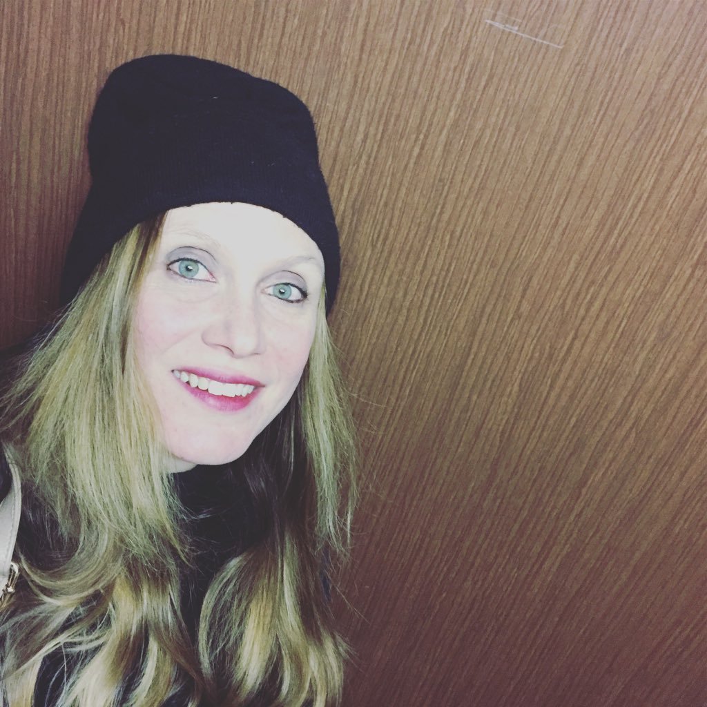 GiuliaBinosi's profile picture. non sono una donna da tacco dodici, ma da jeans e scarpe da ginnastica. Volevo fare la giornalista sportiva e invece faccio l'addetta stampa: @GBMediaRel