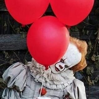 Pennywisegostos's profile picture. —Tem.. Algodão doce, cachorro quente e... 
—Pipoca?
—É, pipoca! Você gosta delas? Elas são minhas favoritas porque elas.. Explodem! Plop plop plop

E morreu..