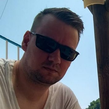 PeanutBerlin's profile picture. Sneaker freak, Rap fan und Poker Junkie warte sehnsüchtig auf den nächsten Las Vegas Trip #coldturkey