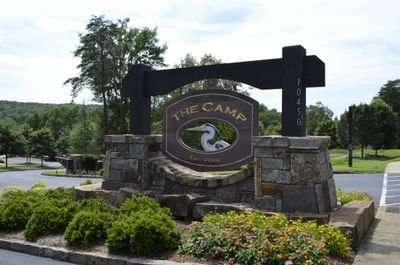 We're a luxury lake front community just 14 miles from uptown Charlotte, NC. 
Lot sizes 2-12 acres!
22 miles of private trails! 
https://t.co/OOcaGZFcn7