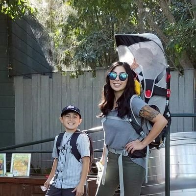 coffee_mama89's profile picture. - Mom
-Wife
-Full time employee
-🥑☕ & 📚