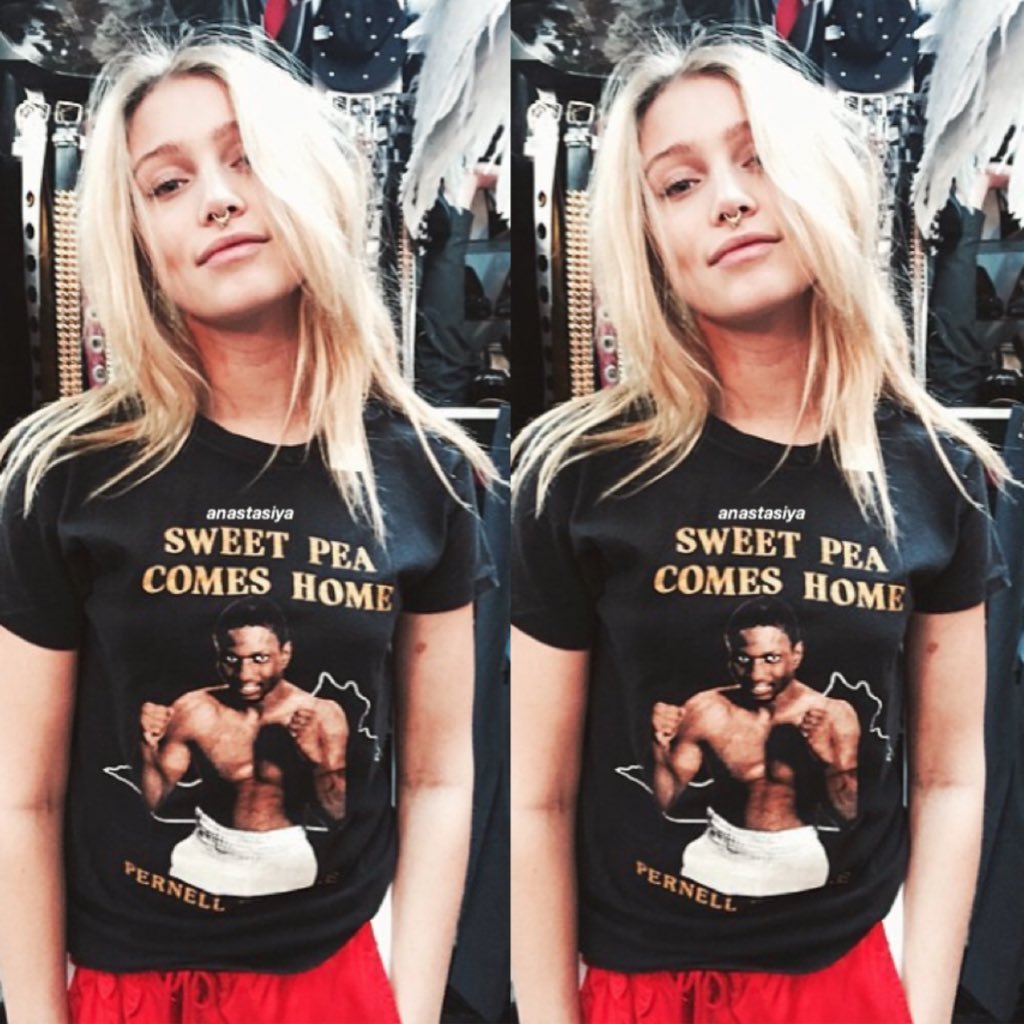 sparklingluve's profile picture. I'm weird