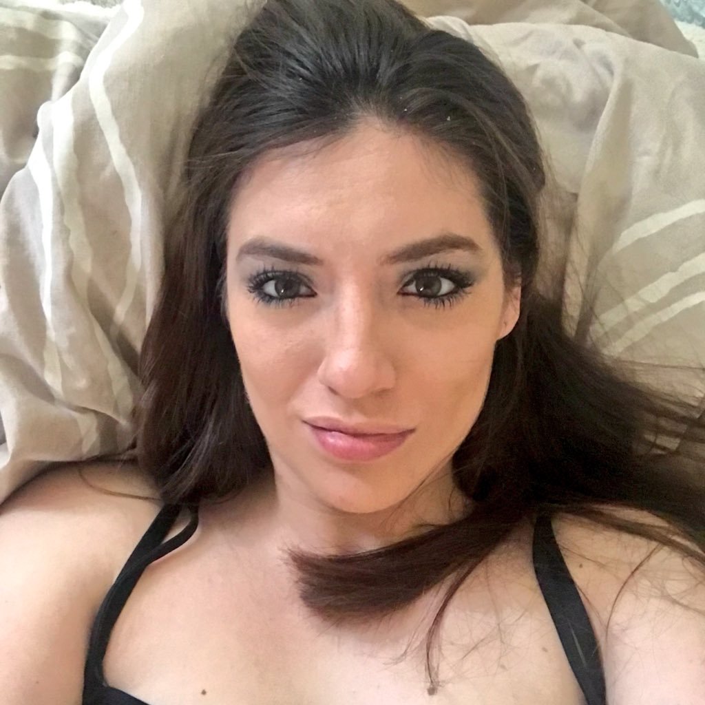 Hecha publicista de corazón y sportfan por pasión, siendo una especie en extinción y trabajando por mi sueño a diario