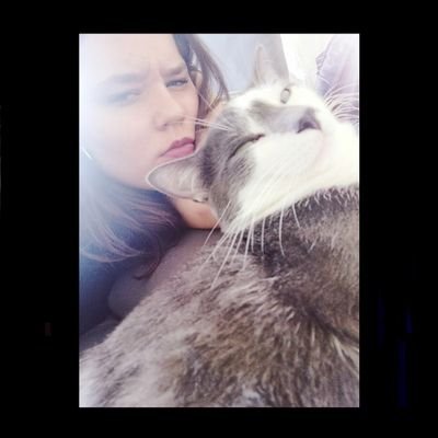 CoralieTfl's profile picture. Comme maquisard sans ligne de défense et j'me bagarre