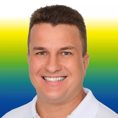 Administrador, casado com Aléia Correia, pai do Mateus e da Júlia, sócio proprietário da JR Soriano Consultoria e Negócios.