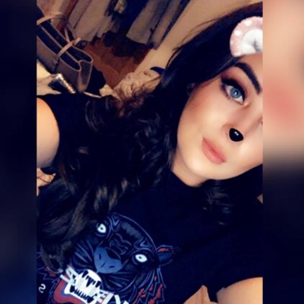 Instagram: chloerkenyon                               snapchat: khloekr96