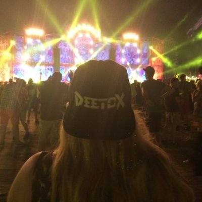 Fanatics on the front / Holland / 20 years old / Hardstyle & Hardcore and everything harder than this / Music is nog what I listen to, It's what I am
