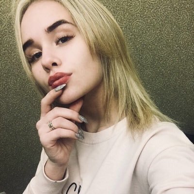 anasteisha_gold's profile picture. 