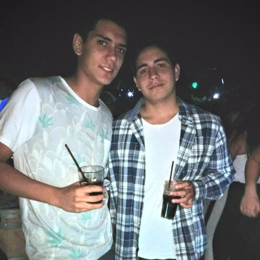 Hincha y jugador de Sportivo Desamparados