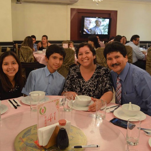 Soy Pastor de la Iglesia Adventista,estoy casado con Iris Chuquista y tengo dos hermosos hijos.