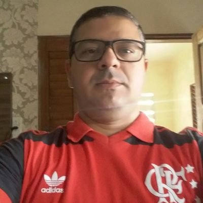 Professor de Geografia, formado pela UEPB, casado, 1 filho! apaixonado por minha familía, futebol e rock n roll. Flamengo - Liverpool - Borussia Dortmund