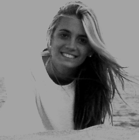 Digital Designer and Real Estate Broker. I like play tennis, travel, the sea & horses.