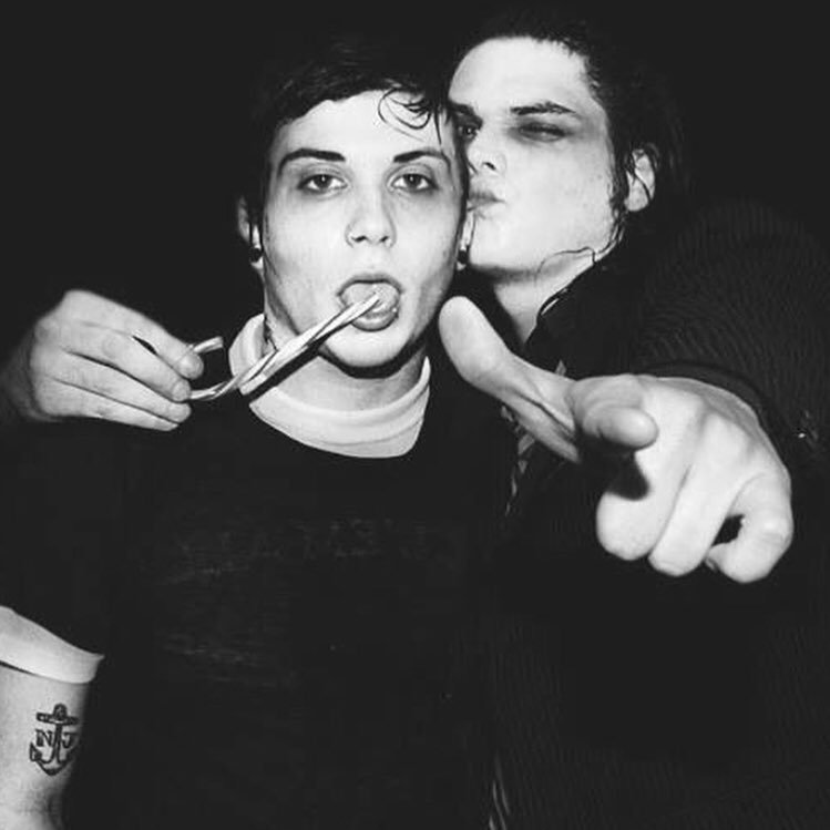 anti_gnote's profile picture. 🖤Frerard is real🖤 You can use my memes for your Instagram profile picture I don’t care :P