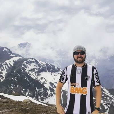 Desenvolvedor Web em PHP, JavaScript (Node.js e React em breve), JQuery e por aí vamos tentando evoluir. Cristão, marido, pai e Galo Doido!