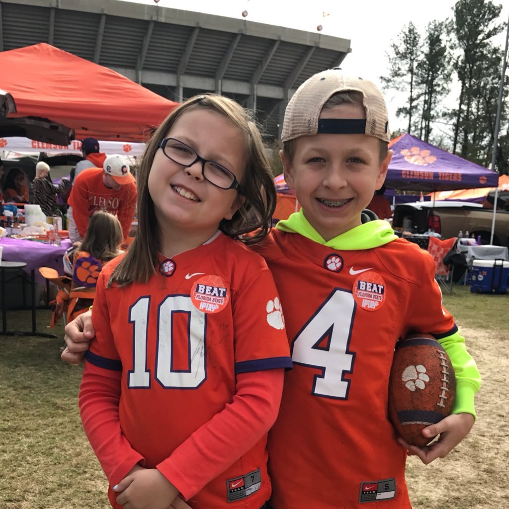 Former Professional golfer and Clemson golfer. Married to Kelly and Father to Riley(10)Charlie(13) Love all Clemson sports! Currently at Arthur J. Gallagher