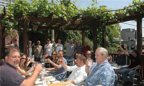 A cozy spot to casually dine with family and friends. Great selection of wine and yummy Italian-inspired food! The views of Mt. Benson are awesome!