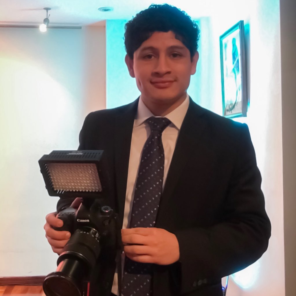 Soy un joven emprendedor con demasiada energía por explotar, amante de la fotografía y la producción audiovisual. Busco cada día ser mejor.