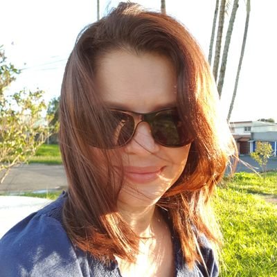 profesional, empresaria, madre, esposa, hija, amiga y sobre todo costarricense y mujer