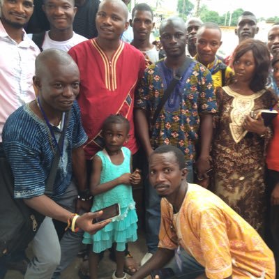 Dr en médecine, activiste de la société civile et je milite pour les droits sociaux, économiques et culturels des peuples. Pr la Guinée, j’ai consacré ma vie.